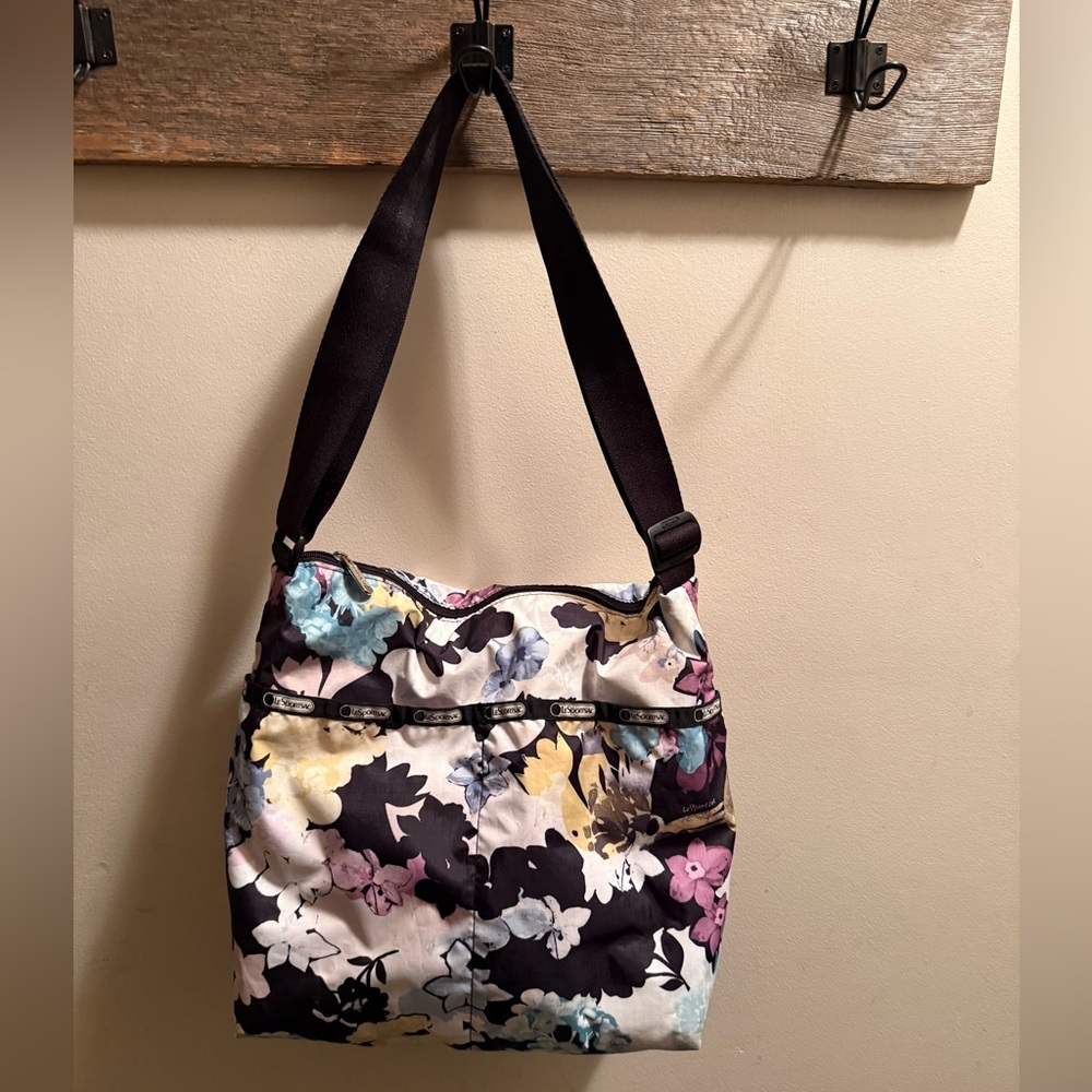 RARE LeSportSac Cleo Crossbody Hobo Bag in Euphoria Purse Purple Floral Nylon